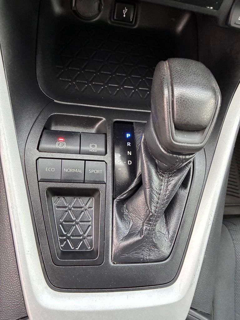 2021 Toyota RAV4 XLE - Photo 37
