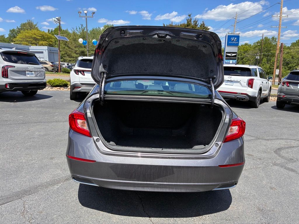 2018 Honda Accord LX - Photo 11