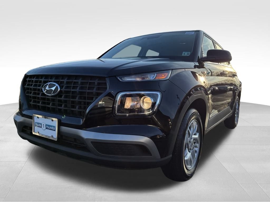 Used 2025 Hyundai Venue SE SUV