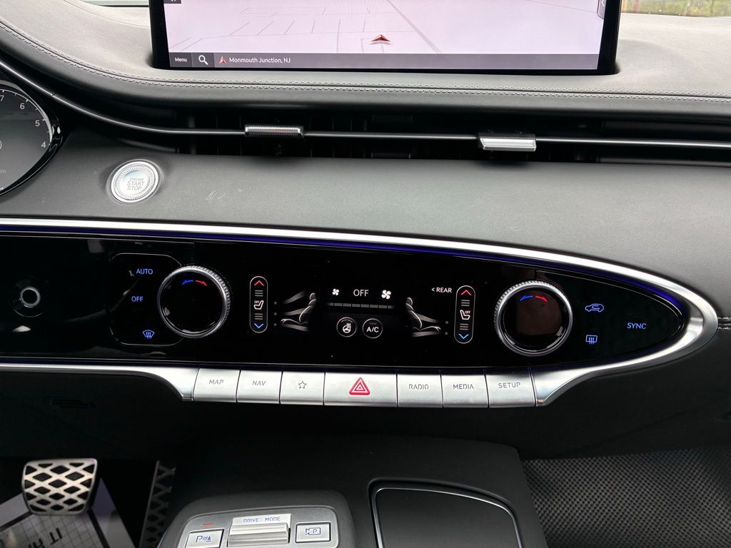 2025 GENESIS GV70 Sport - Photo 36