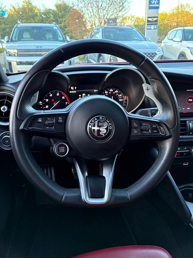 2022 Alfa Romeo Giulia Ti Veloce - Photo 24
