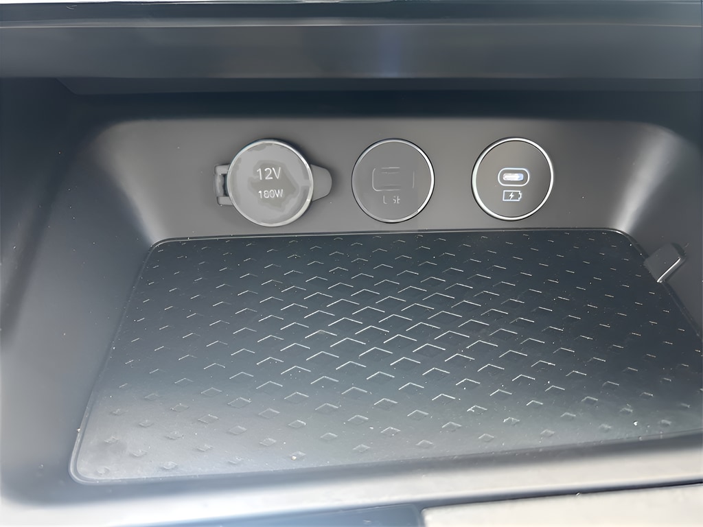 2025 GENESIS G70 Standard - Photo 21