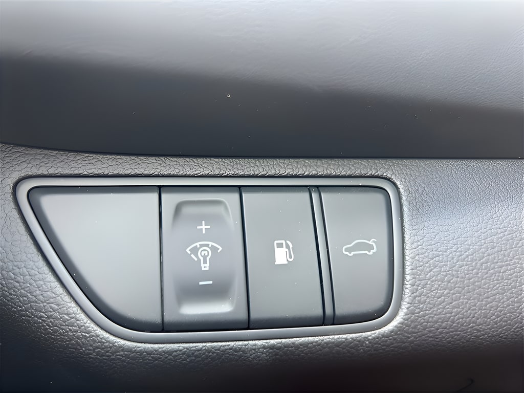 2025 GENESIS G70 Standard - Photo 19