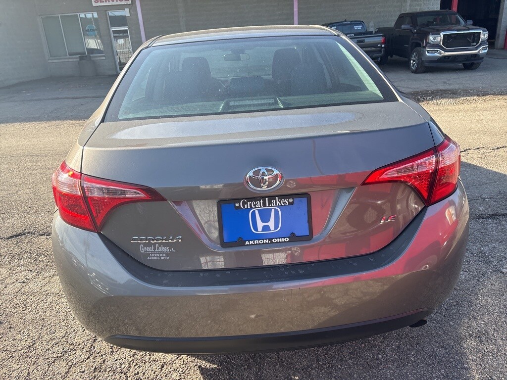 2017 Toyota Corolla LE photo 4