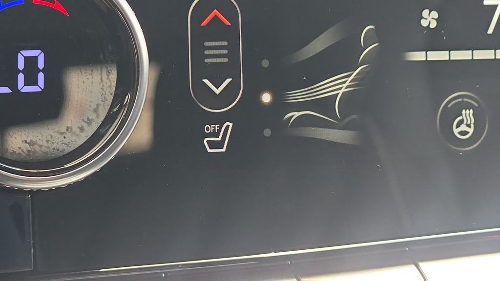 2024 GENESIS GV70 Standard - Photo 30