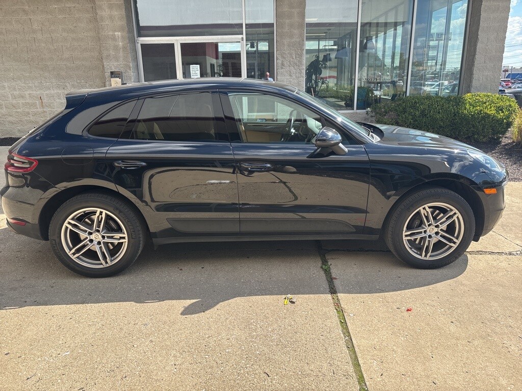 2018 Porsche Macan Base photo 3