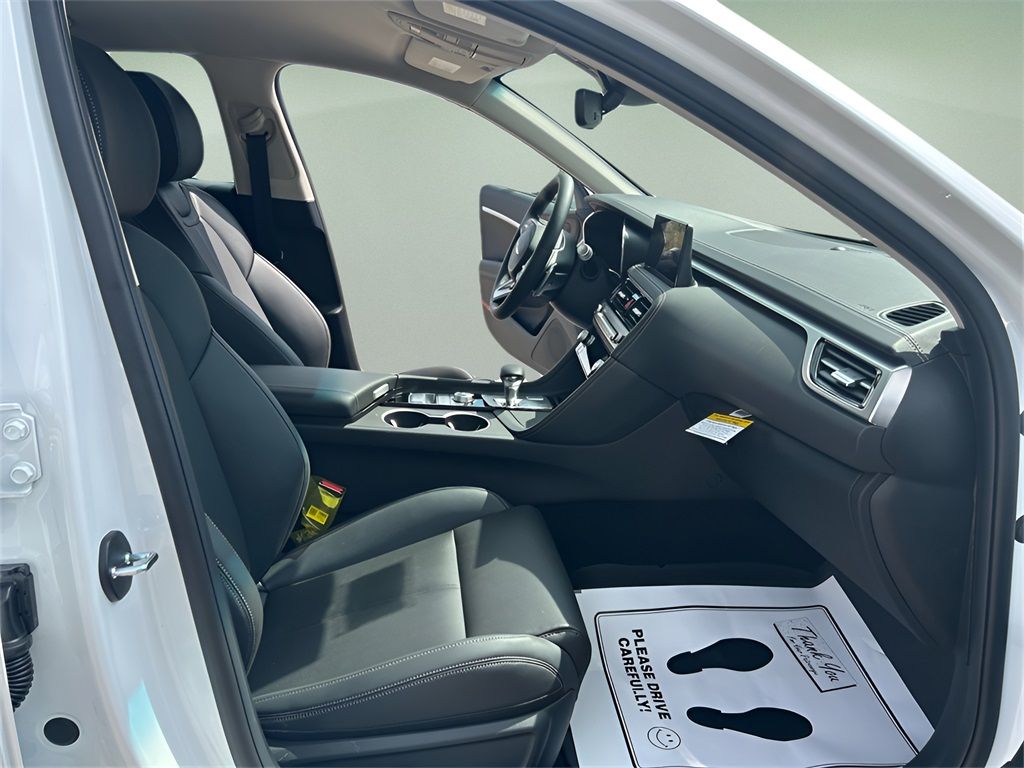 2025 GENESIS G70 Standard - Photo 15
