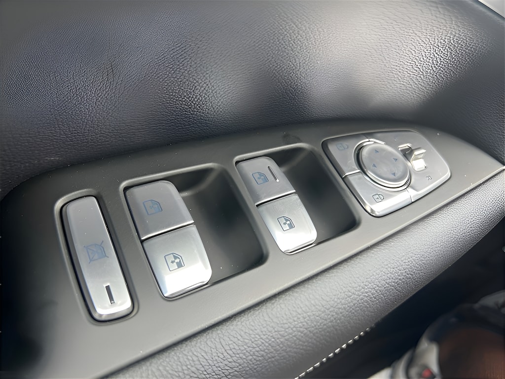 2025 GENESIS G70 Standard - Photo 20