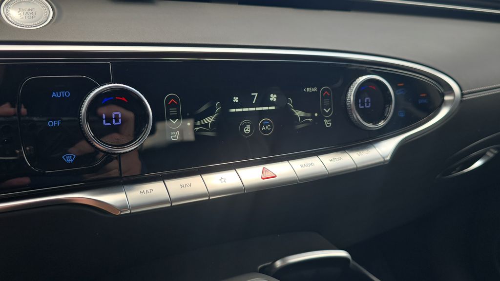 2024 GENESIS GV70 Standard - Photo 24