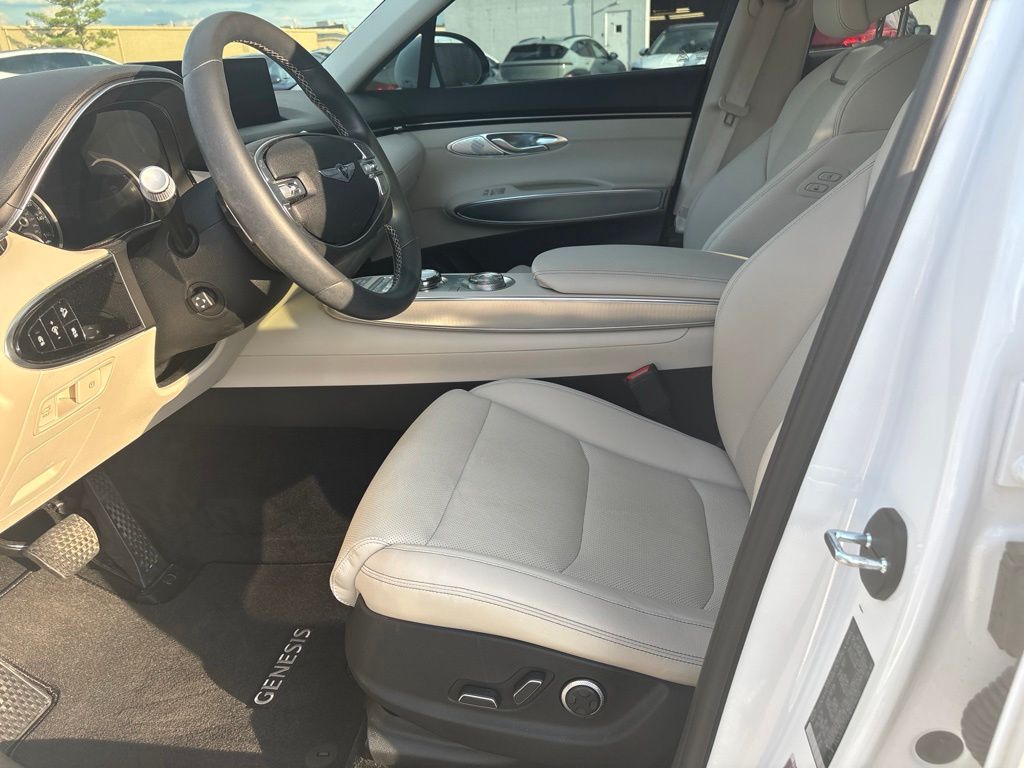 2024 GENESIS GV70 Standard - Photo 8