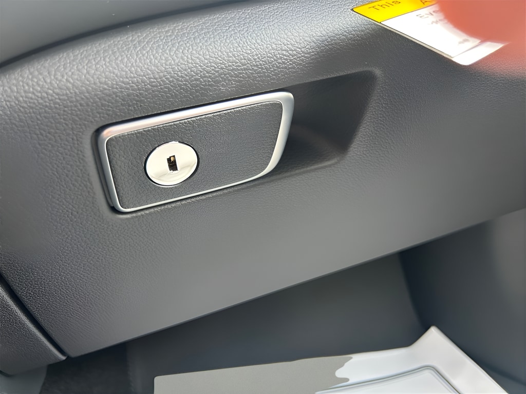 2025 GENESIS G70 Standard - Photo 30