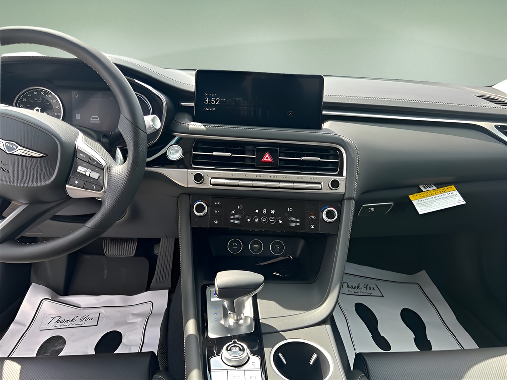 2025 GENESIS G70 Standard - Photo 10