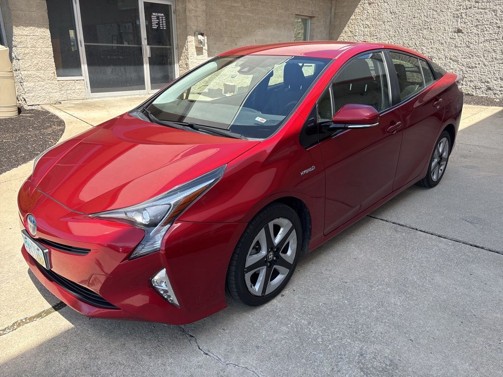 2016 Toyota Prius Four's photo