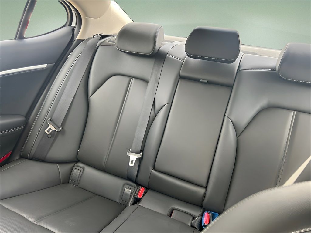 2025 GENESIS G70 Standard - Photo 13