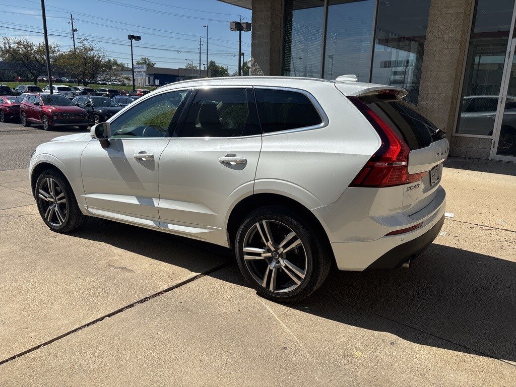 2021 Volvo XC60 T5 Momentum photo 2