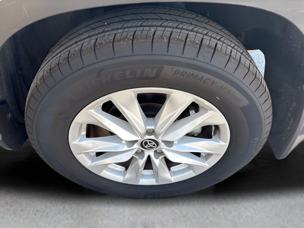 2023 Toyota Corolla Cross LE - Photo 17