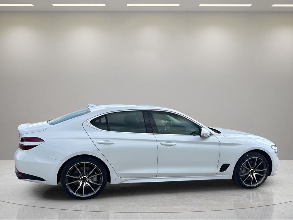 2025 GENESIS G70 Standard - Photo 6