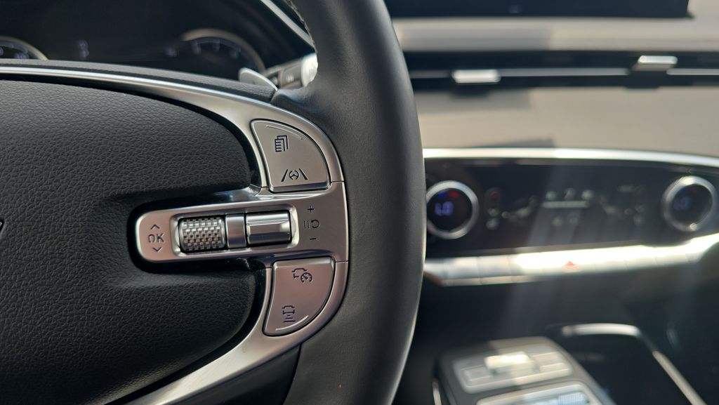 2024 GENESIS GV70 Standard - Photo 28