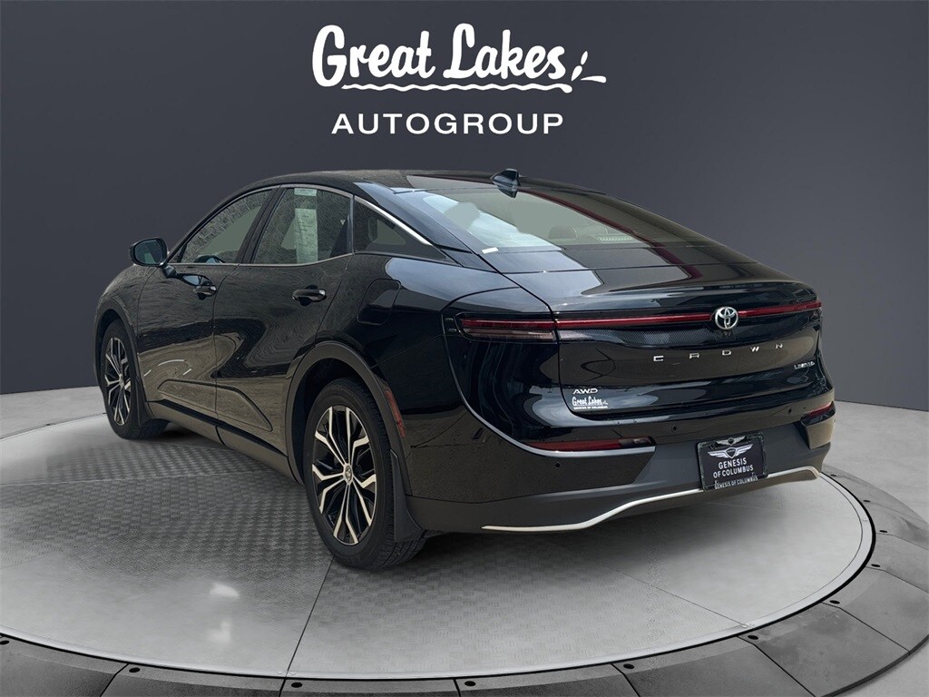 2023 Toyota Crown Limited photo 3