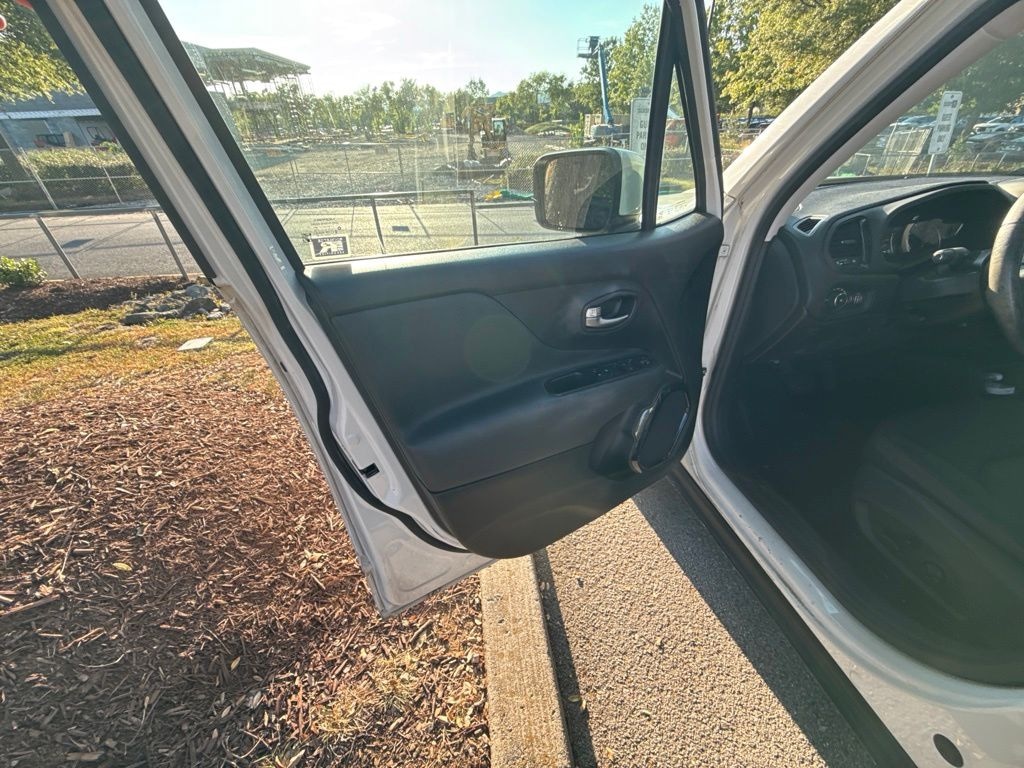 Used 2018 Jeep Renegade Latitude SUV