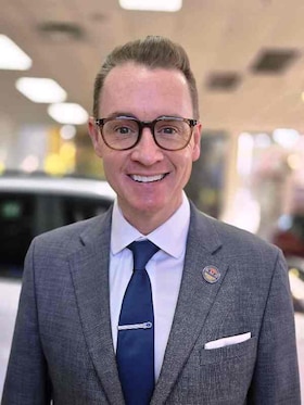 Staff member PATRICK ROBERTSON from ID_713652d7f4b3