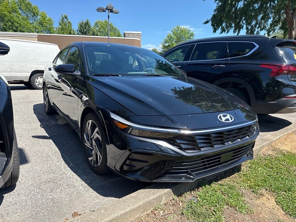 Used 2025 Hyundai Elantra Hybrid Limited Sedan
