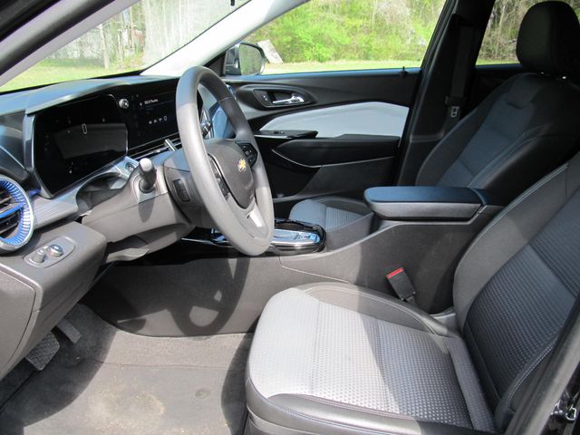 2025 Chevrolet Trax LT - Photo 18