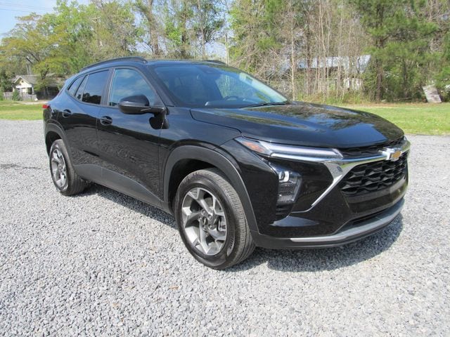 2025 Chevrolet Trax LT - Photo 8