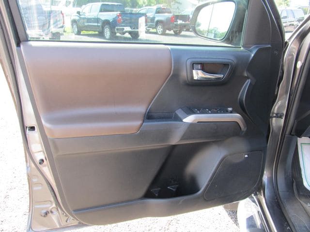 2016 Toyota Tacoma Limited - Photo 18