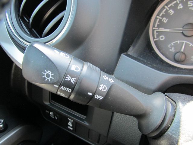 2016 Toyota Tacoma Limited - Photo 38