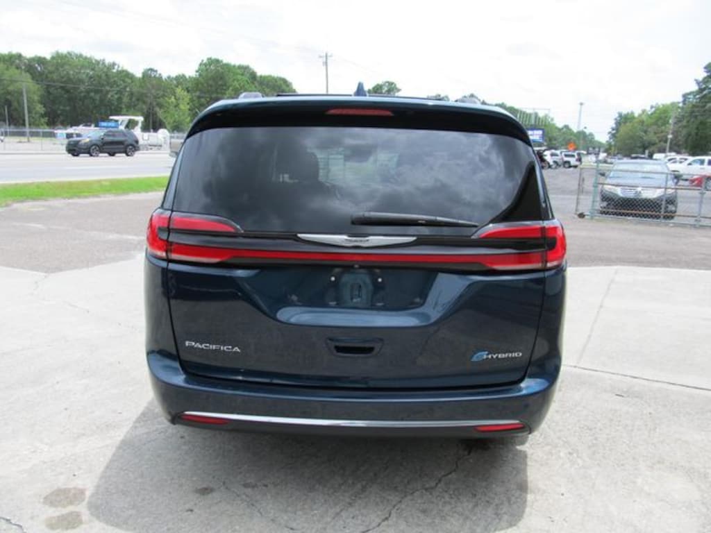 Used 2022 Chrysler Pacifica Hybrid Touring L Van Passenger Van