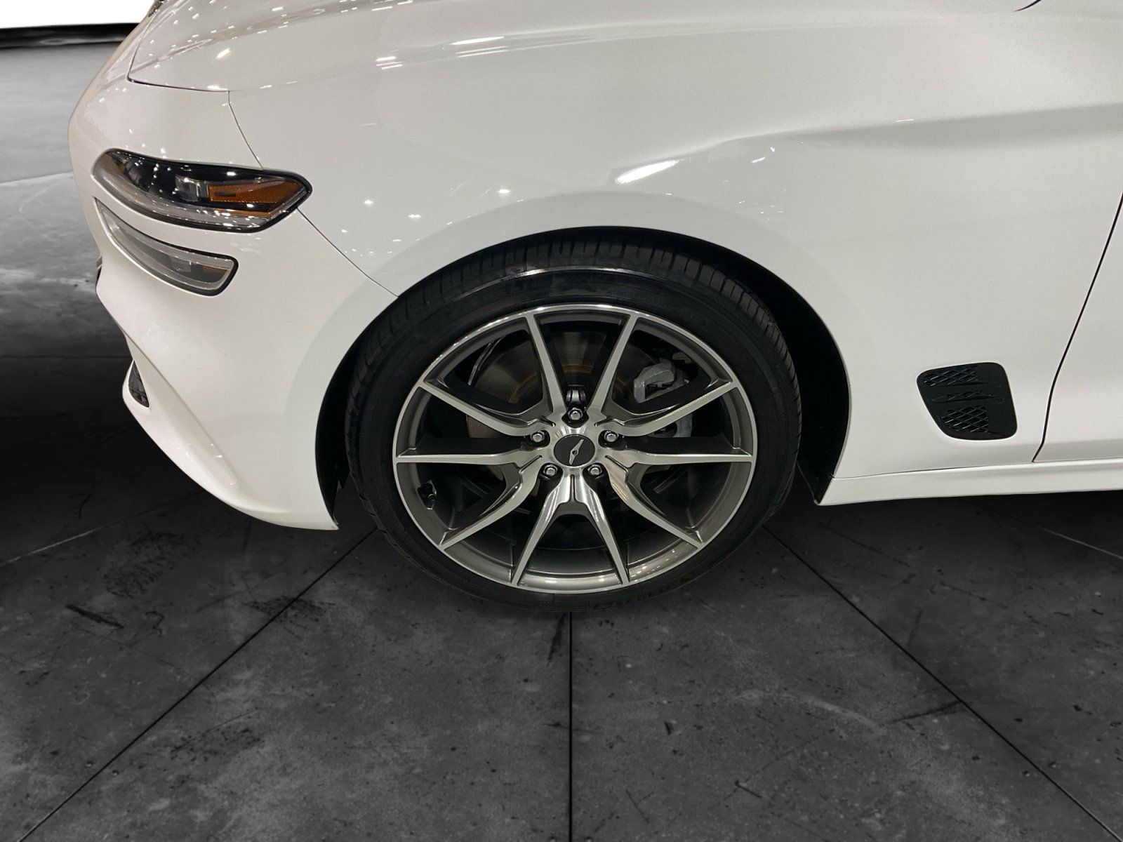 2022 Genesis G70 2.0T photo 3
