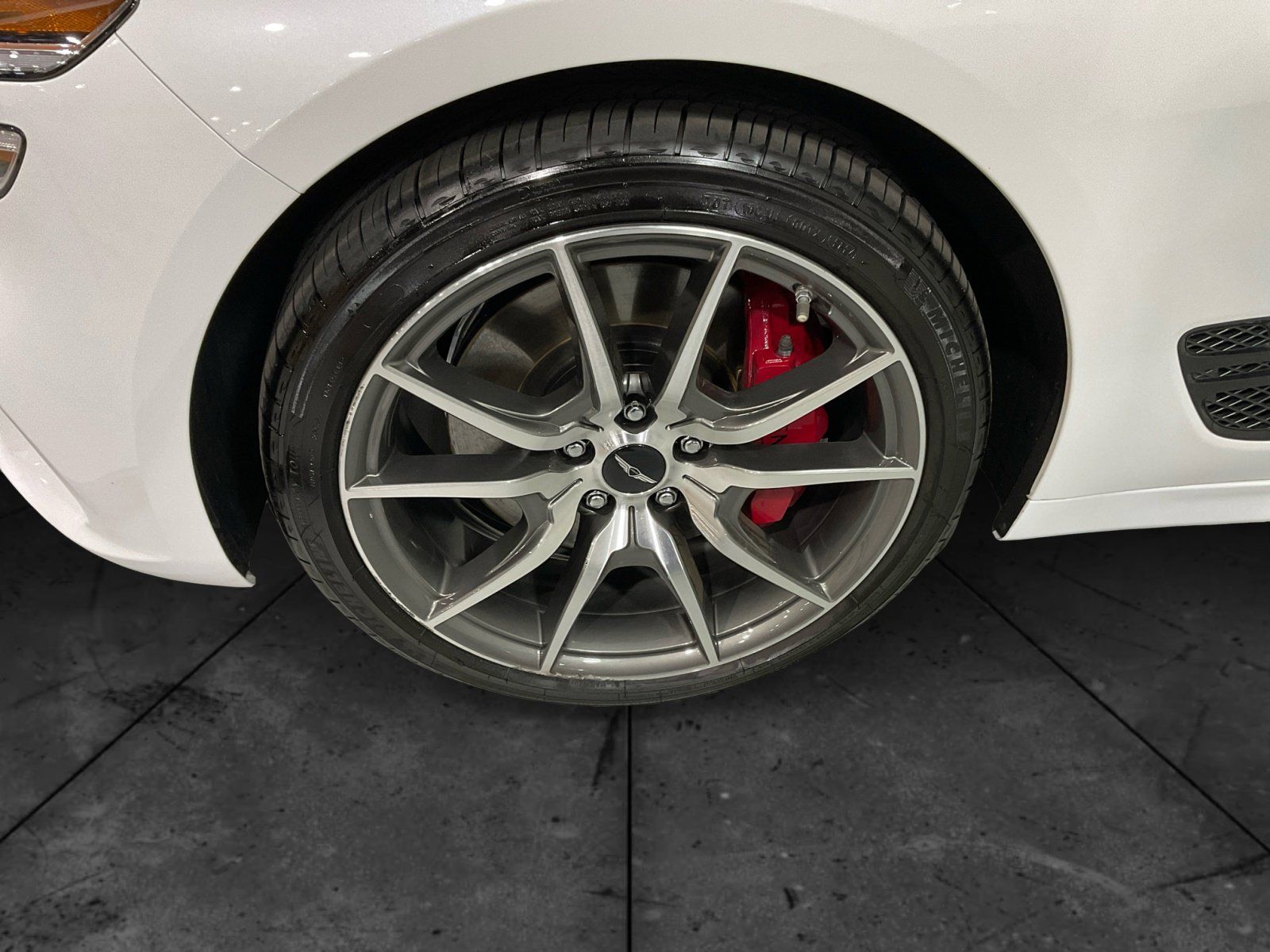 2025 Genesis G70 2.5T photo 3