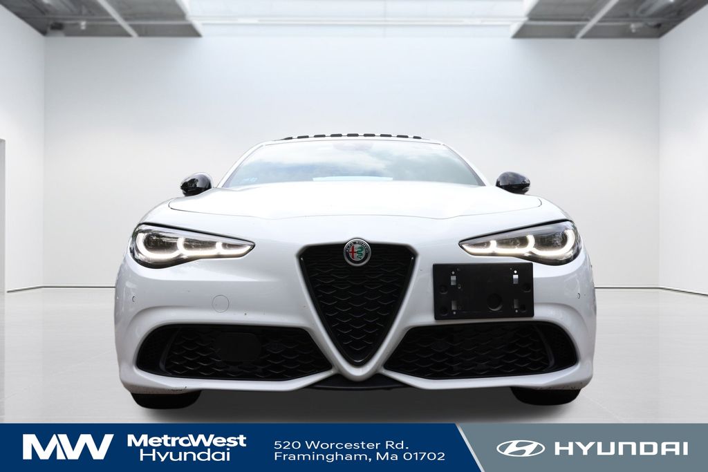 2024 Alfa Romeo Giulia Ti photo 2