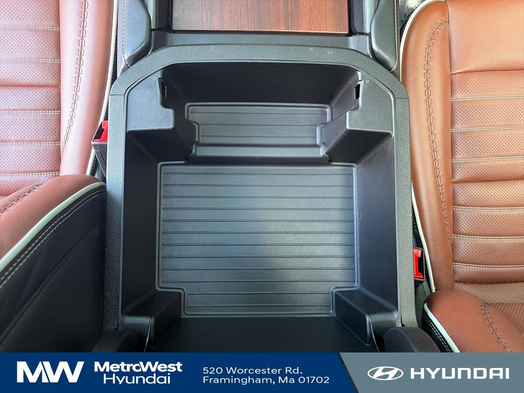 2024 GMC Yukon Denali Ultimate - Photo 25
