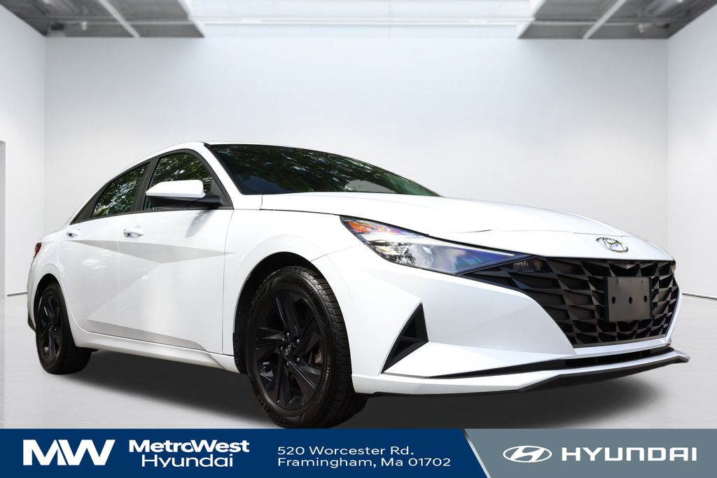 2021 Hyundai Elantra SEL photo 3