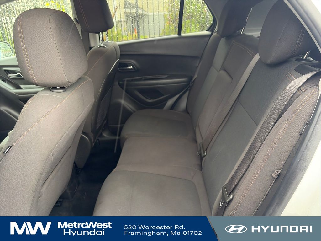 2021 Chevrolet Trax LS - Photo 24