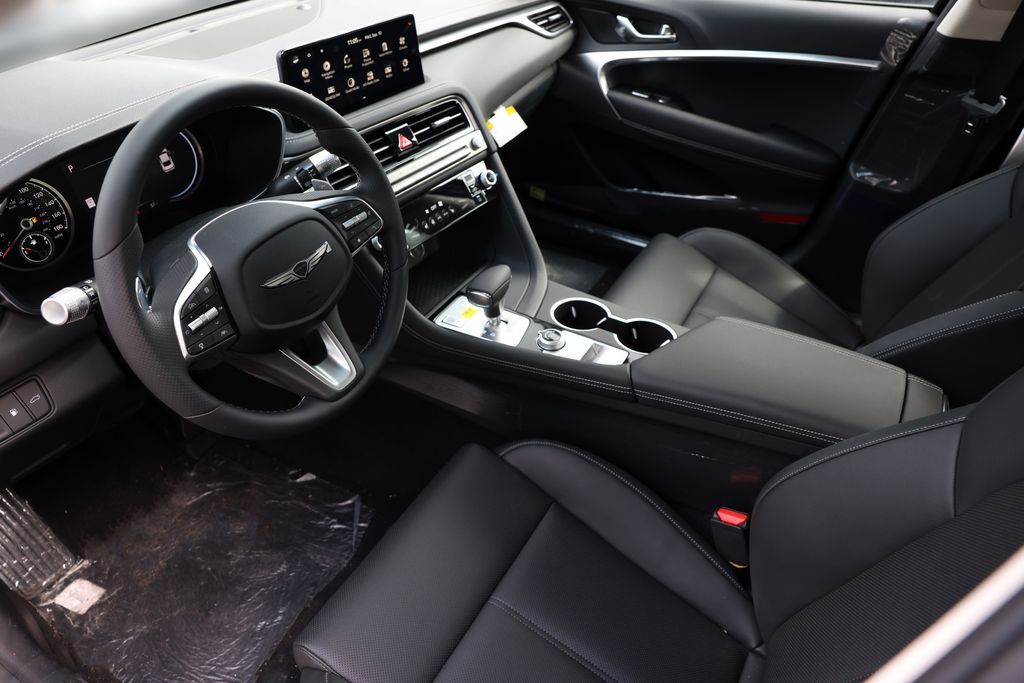 2025 GENESIS G70 Standard - Photo 11