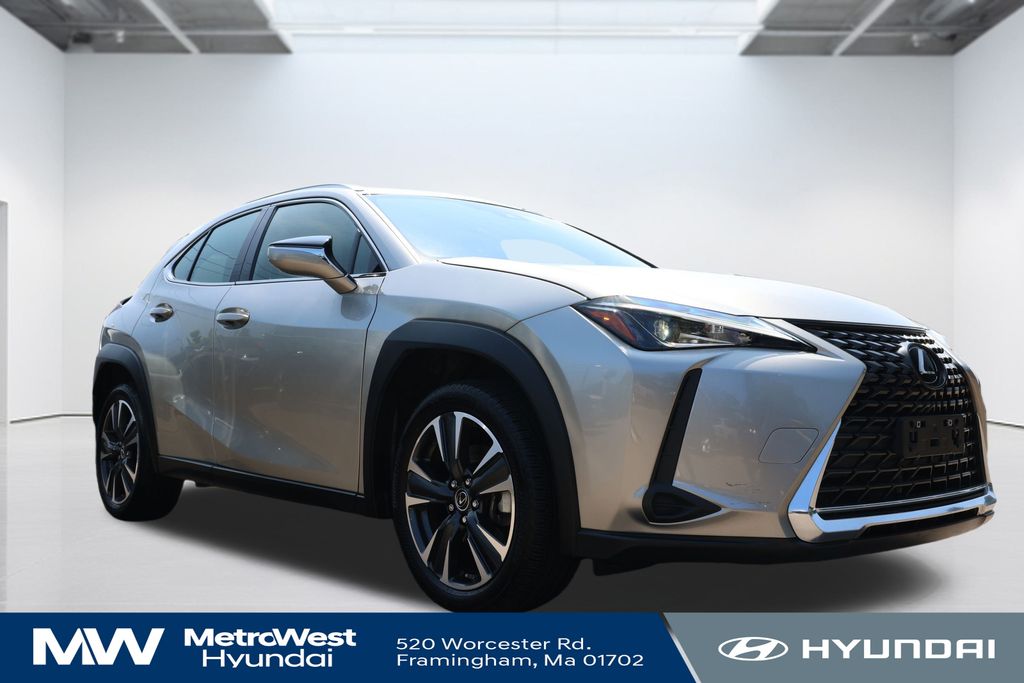 2022 Lexus UX 200 photo 3