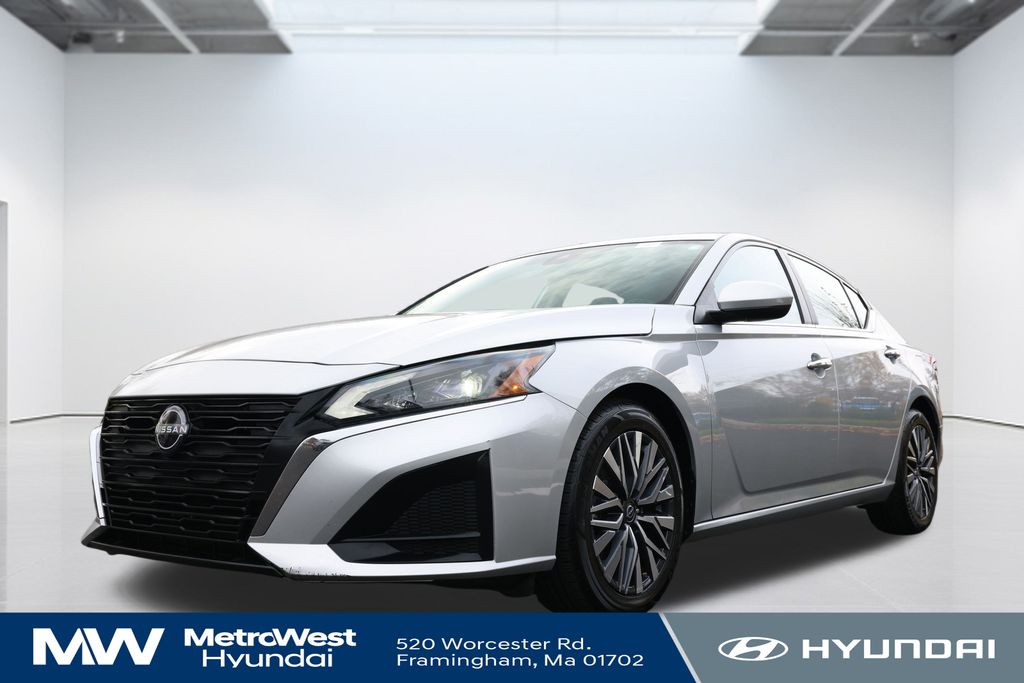 2023 Nissan Altima SV's photo