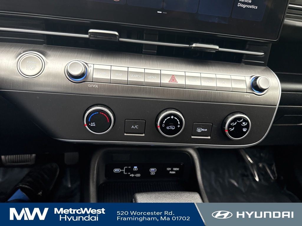 2024 Hyundai Kona SE - Photo 13