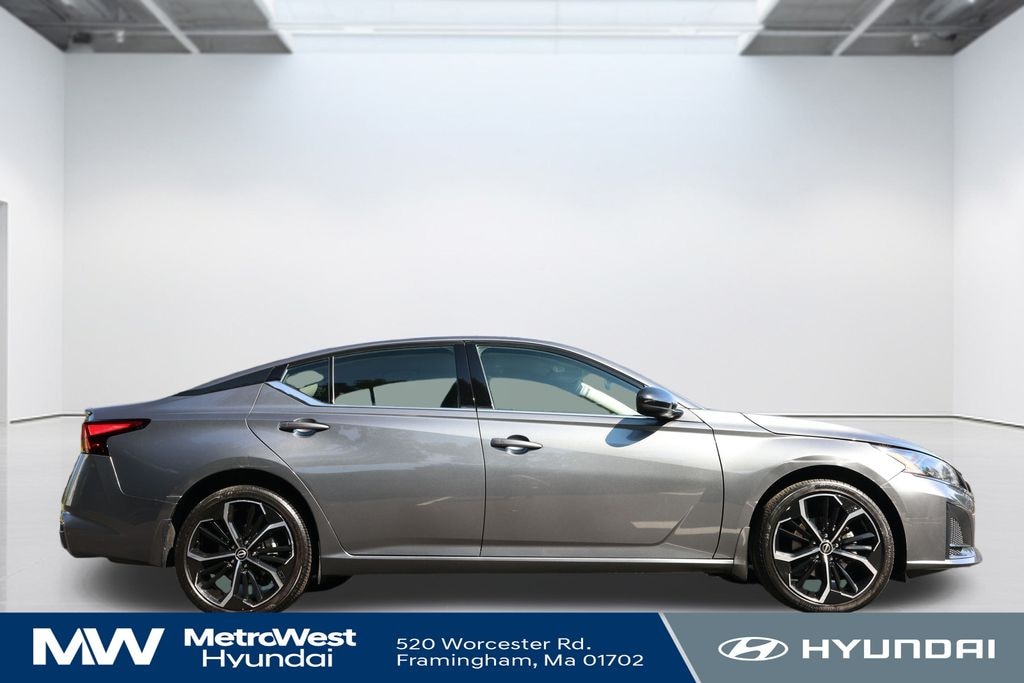 Used 2023 Nissan Altima 2.5 SR Sedan