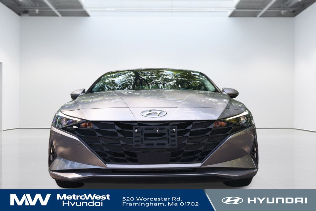 2023 Hyundai Elantra SEL photo 2