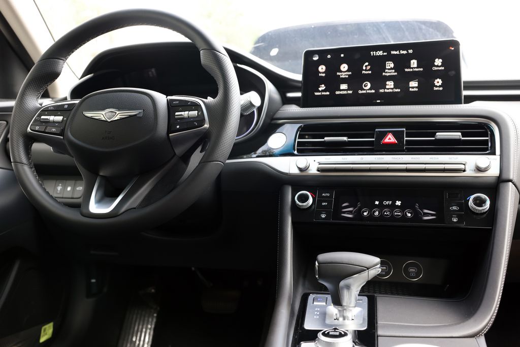 2025 GENESIS G70 Standard - Photo 17