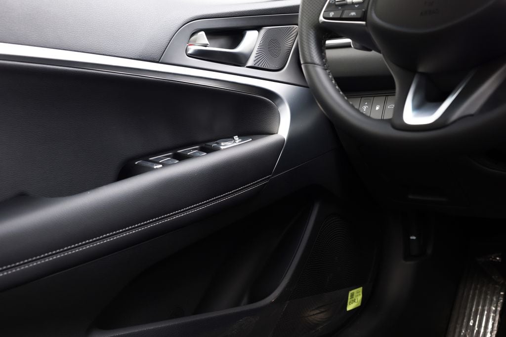 2025 GENESIS G70 Standard - Photo 21