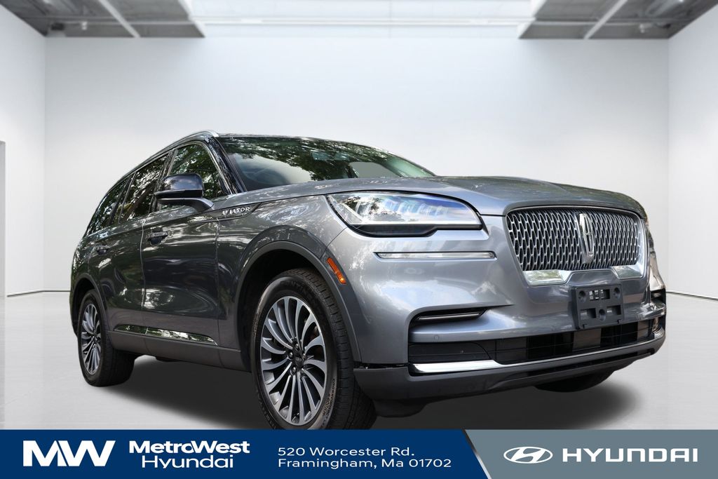 2022 Lincoln Aviator Standard photo 3