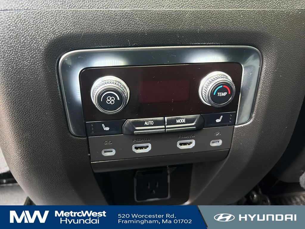 2024 GMC Yukon Denali Ultimate - Photo 30