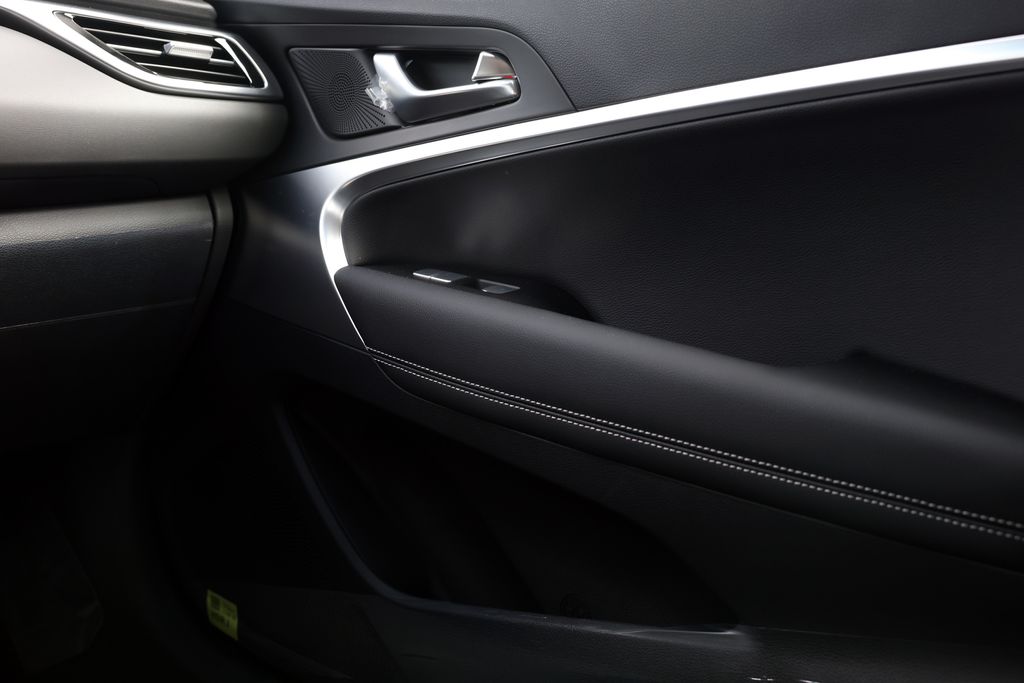 2025 GENESIS G70 Standard - Photo 20