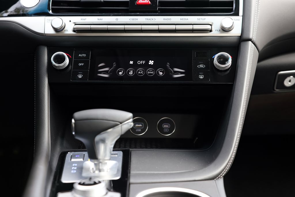 2025 GENESIS G70 Standard - Photo 15