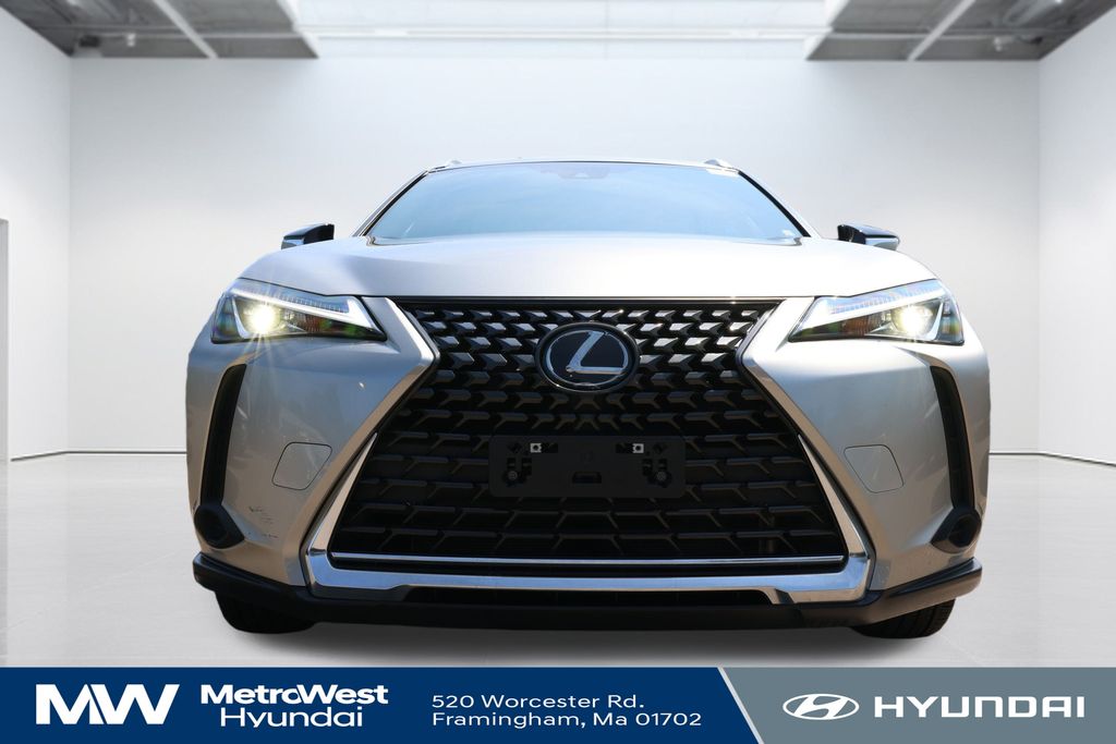 2022 Lexus UX 200 photo 2